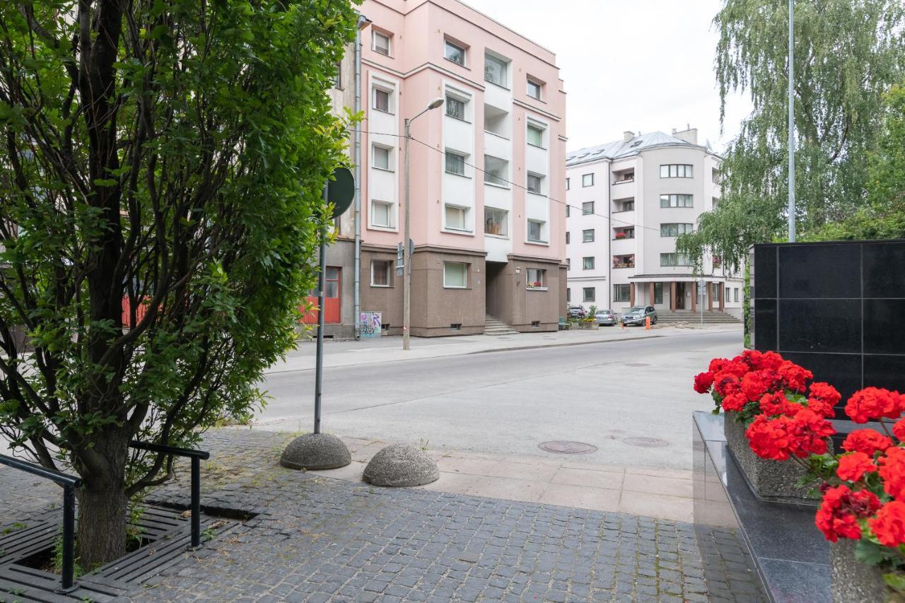 Cozy Stylish Studio Apartment With Free Parking By Centralapartments Tallinn Extérieur photo