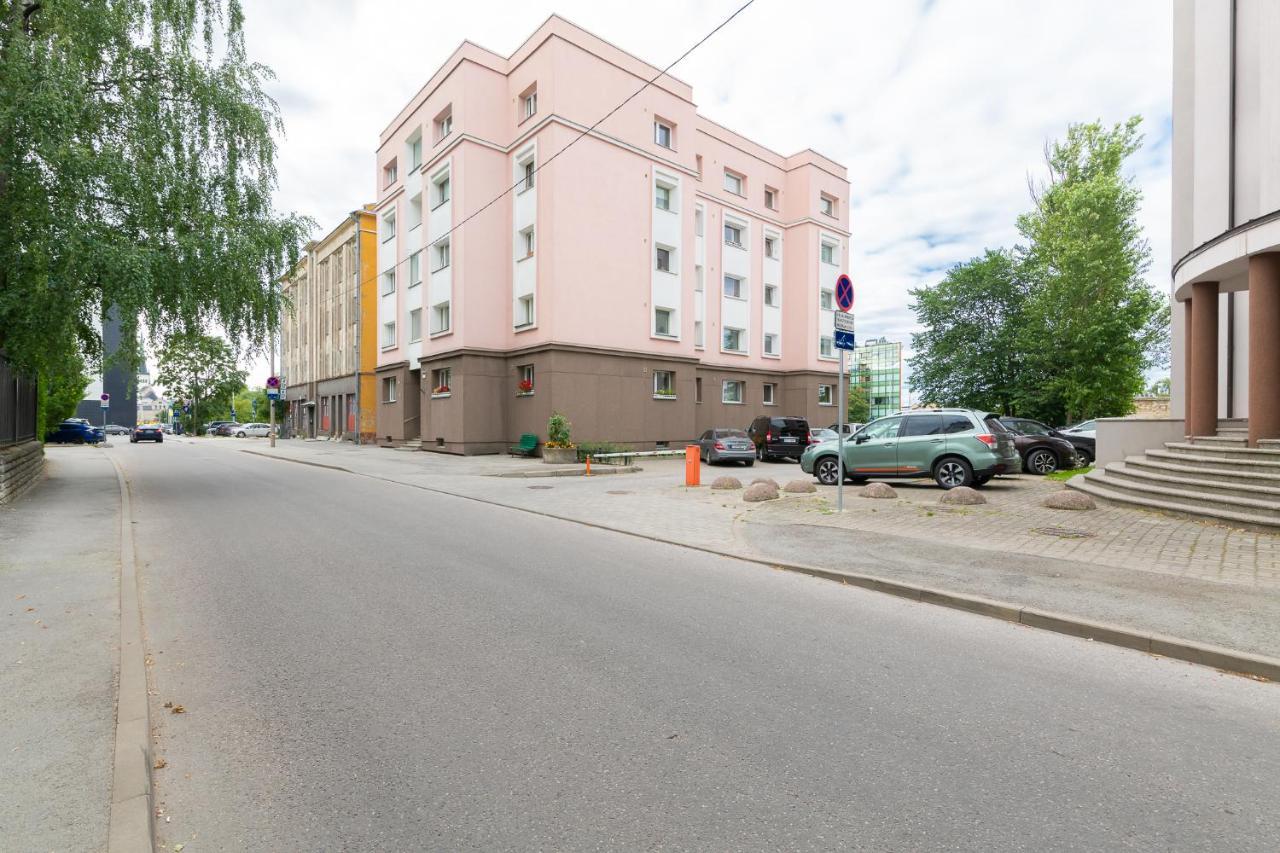 Cozy Stylish Studio Apartment With Free Parking By Centralapartments Tallinn Extérieur photo
